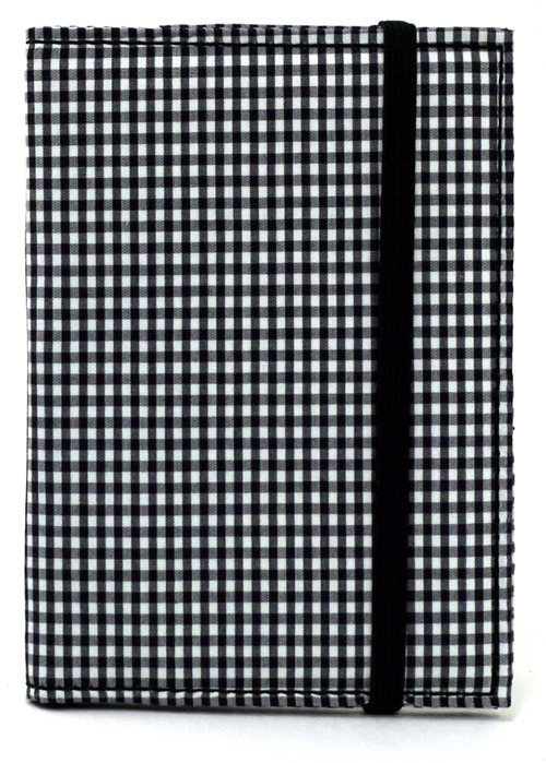 Белая в черную клетку обложка для паспорта
